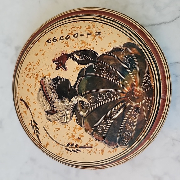 GREEK HANDPAINTED PYXIS OF GODESS APHRODITE - Picture 3 of 6